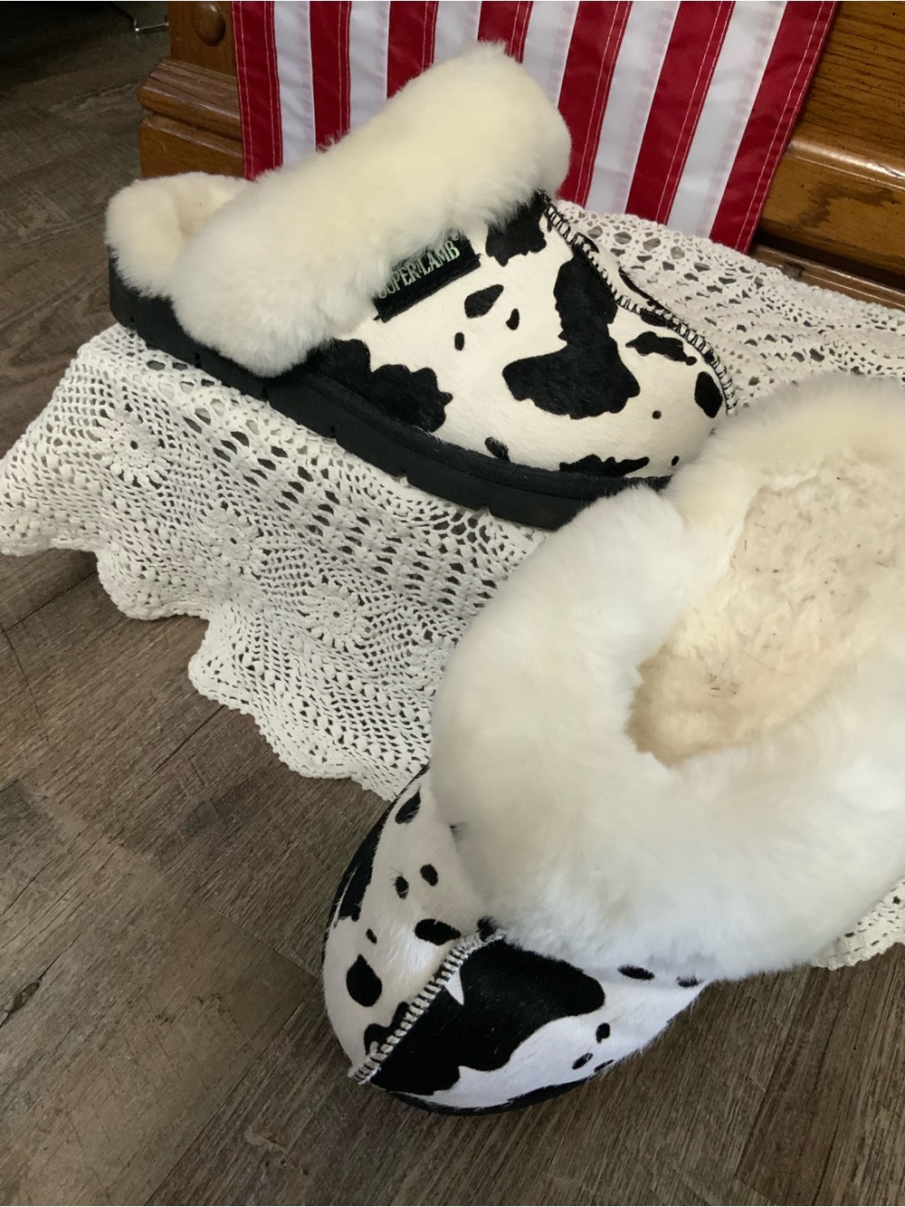 Cozy Cow-Print Faux Fur Lined Women's Slippers - Black & White - Picture 2 of 4